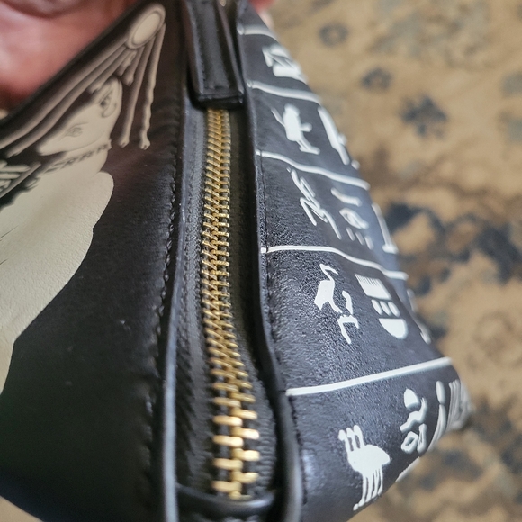 Black Pyramid Bag - Picture 5 of 7